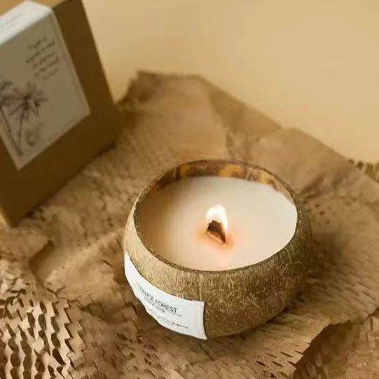 Home Fragrance Accessories - Naturalna świeca zapachowa w skorupie kokosowej,