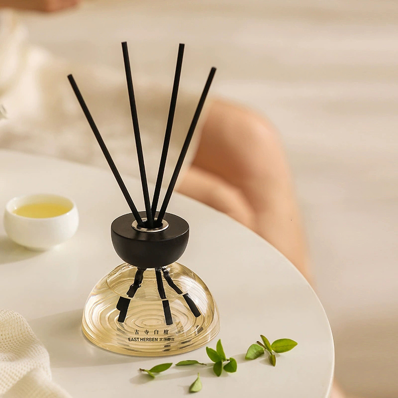 Butelka dyfuzora z patyczkami  – Home Fragrance Jasmine & Yuzu Porcelain Diffuser recenzja i cena